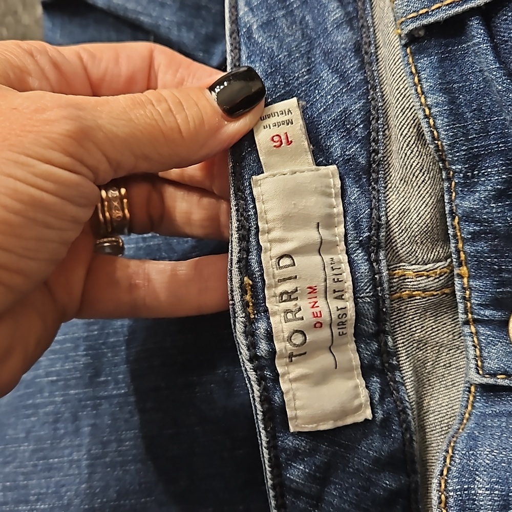 Torrid Cropped denim - Picture 3 of 4